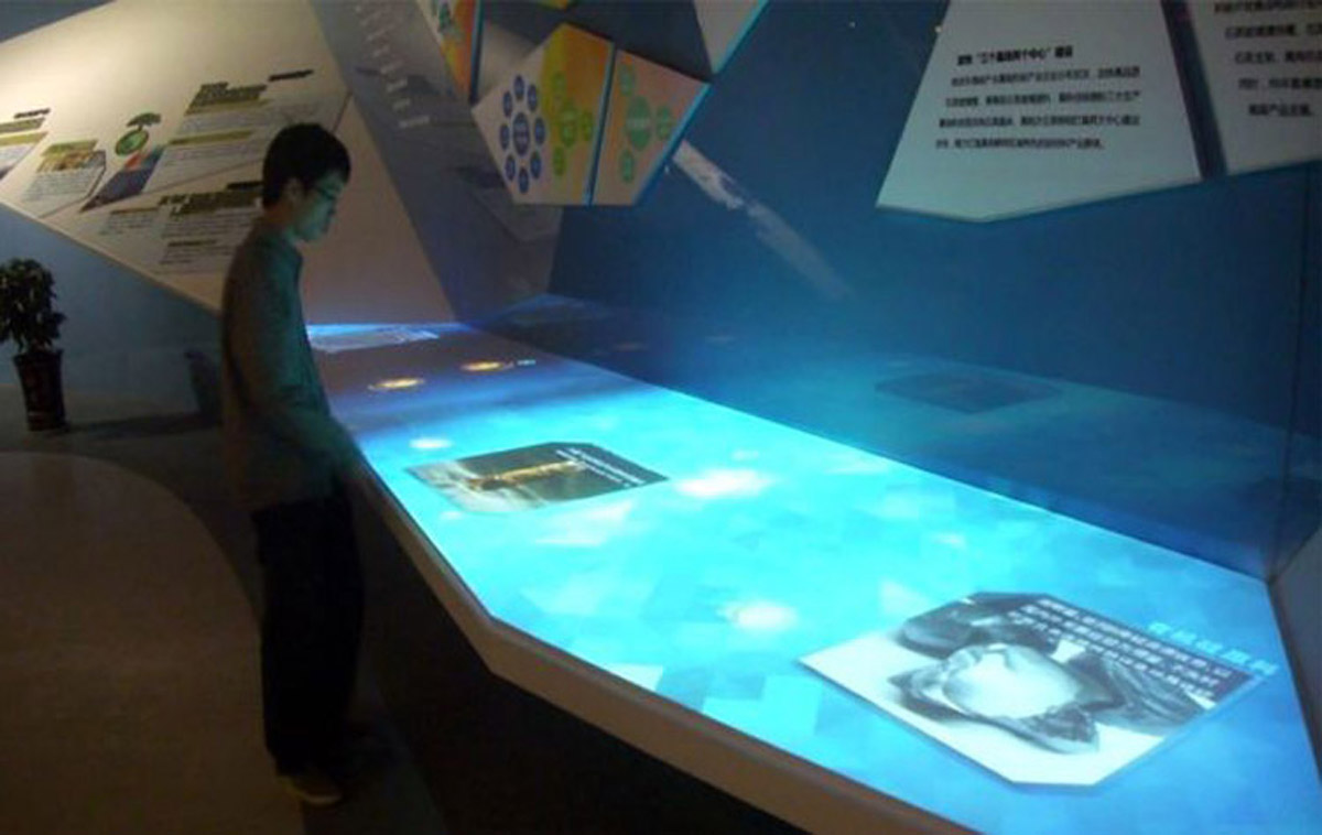 龙子湖互动投影系统